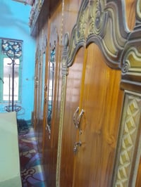 غرفة خشب • نظيفة