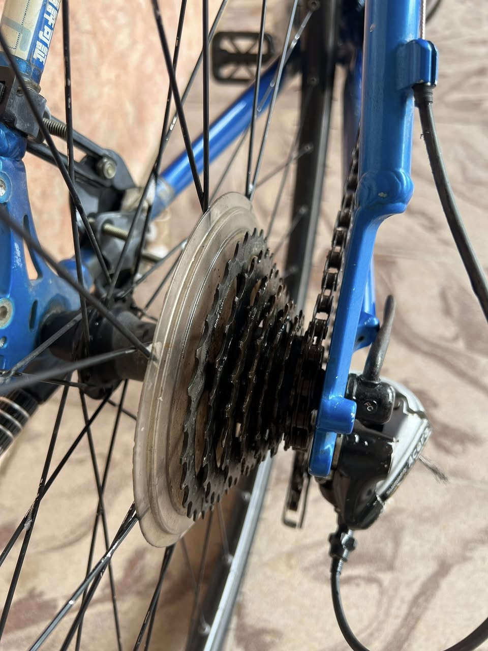 السلام عليكم بايسكل C700 
من ماركة اترك TREK العالمية 
حجم27 باله المنيوم خفيف جدا مناسب للترحال والمسافات الطويله السرعات 3 نمر امامي 8 نمر خلفي (3.8)كلشي شغال
يوجد توصيل كل محافظات العراق 
اليفيده يراسلني ويدلل


**إذا كنت صاحب هذا الإعلان وتريد حذفه لأي سبب، رجاءا أرسل رسالة إلى الدعم الفني**