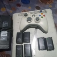 اكس بوكس ٣٦٠للبيع بي يده ثانيه مامصورها نفسها جديده وبطارياتها مال يدا...
