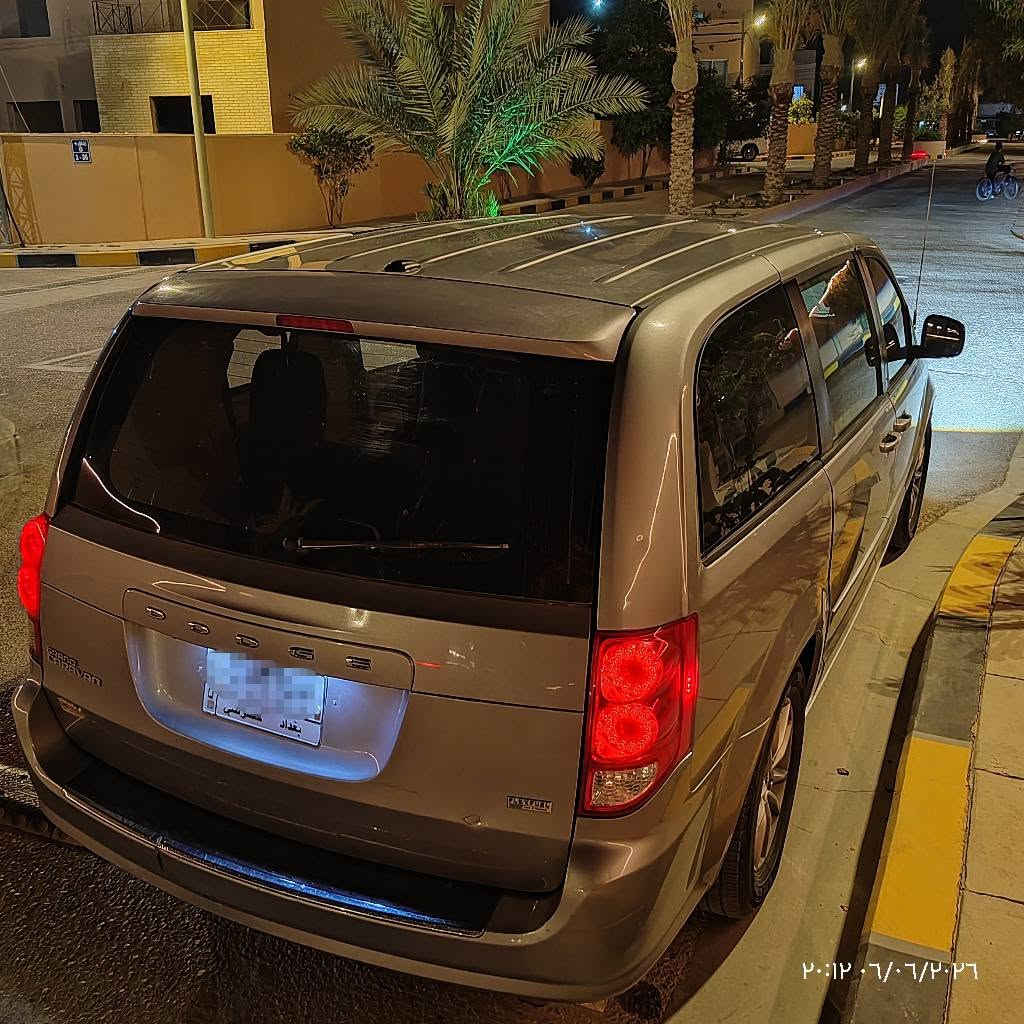 🚗 للبيع – دوج كرفان 2017 🚗
💰 السعر: 163 ورقة وبيه مجال للجادين
لون سلفر  | سيارة عائلية 7راكب كشنات سياحي منفصل
سيارة بحالة جيدة  وجاهزة للاستخدام اليومي والسفر
🔹 المواصفات:
• محرك 3600
• جام كهرباء
• أبواب جانبية ميكانيك
• باب خلفي ميكانيك
• تبريد ٣ قطع 
• منظومة غاز سعة 80 لتر
• شاشة حديثة مع كامرة
• مروحة أمامية إضافية
• عدسات/كشافات قوية جداً للرؤية الليلية
🔹 الأدامة:
• حدادية أمامية كاملة تبديل قبل أقل من شهر
• حدادية خلفية ممتازة
• تبديل فريز أمامي وخلفي
• تبديل  كير مع فلتر ودهن أمزويل
• محرك ممتاز وما بي أي ملاحظة
• قاعدة فيت بم أصلية جديدة
• داينمو جديد
• باتري جديد
🔹 معلومات السيارة:
• رقم بغداد باسمي
• السنوية مجددة لغاية 2028
🚦حادث جاملغ مصبوغ  والبنيد مبدل (الصور والسونار موجودة للتوضيح🚦
🔹 الملاحظات:
• طعجة بسيطة بالجاملغ الأمامي جهة الراكب 
• ماطور المراية اليمنى عاطل
✅ الفحص خير دليل، واللي يريد يتأكد من كل التفاصيل أهلاً وسهلاً.
📍 مكان السيارة: بابل 

📞 للتواصل والاستفسار:
*********** حلة, بابل
