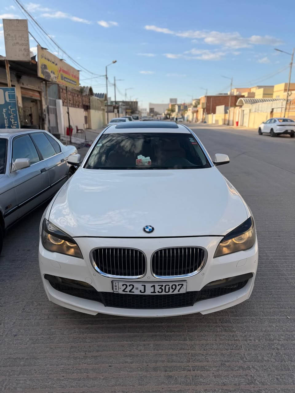 سلام عليكم خليجي وكالة العروش  BMW740 f02 للبيع السيارة مصروف عليها جديدة ونضيفة وحدادية جديدة كير مكينة بلادية  داعمية M بيبان شفط شاشة حساسات كامرة رادار السيارة جديدة ونضيفة وترايك للمريخ بيها خمس قطع صبغ بدون اي ضربة جان شخوط بيها واضحة وصبغتها ويل 19توسايز لو الداخل برغندي شاشات خلفية شغالة تبريد ثلج كلشي شغال بيها على وضع الشركة بس  للتوضيح السيارة بدون اي ضربة السعر 158وبيها مجال مكاني نجف قرية الغدير 
الرقم *********** النجف, العراق
