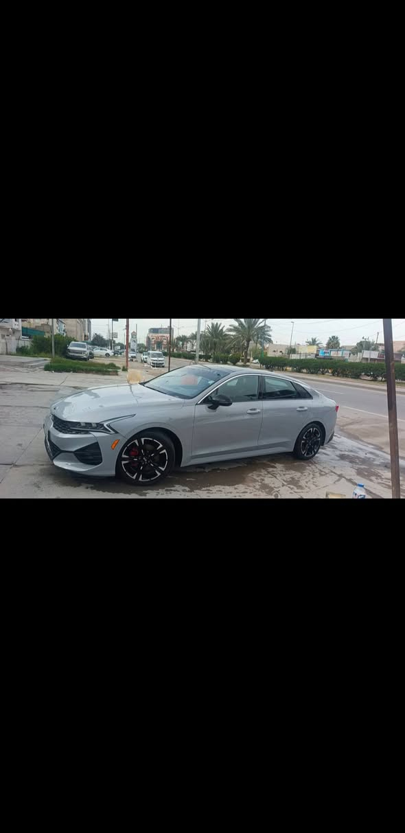 السلام عليكم سيارة نوع (k5) السيارة جديدة بمعنى الكلمة أي نقص مابيه ربع ما تذب عليها ماشيه   90 حادثه جاملغ خلفي بدول دواخل سعر 135 بيهه مجال بكاني بغداد شارع فلسطين   ***********
