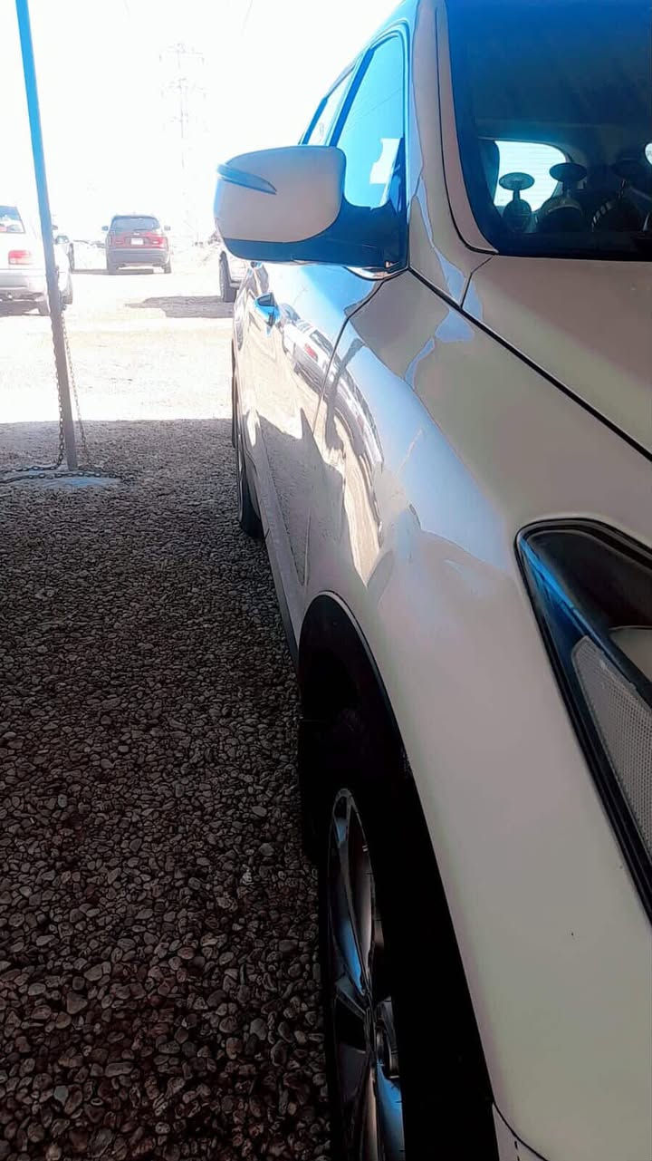 السلام عليكم 
هونداي سنتافي موديل 2013 
 • فتحة بانوراما
 • شاشات وكالة + اتصال لاسلكي
 • كشنات كهرباء وكلشي شغال 100%
 • داوخل نظيفة جدًا

📌 ملاحظة: بيهاطخه  خفيفة بالجاملغ (الجهة اليمنى) ومصلّحة بشكل مرتب. سياره احلى من الصور وماناقصه شي 

السعر: 153وبيه مجال 

📞 رقم الاتصال ***********
