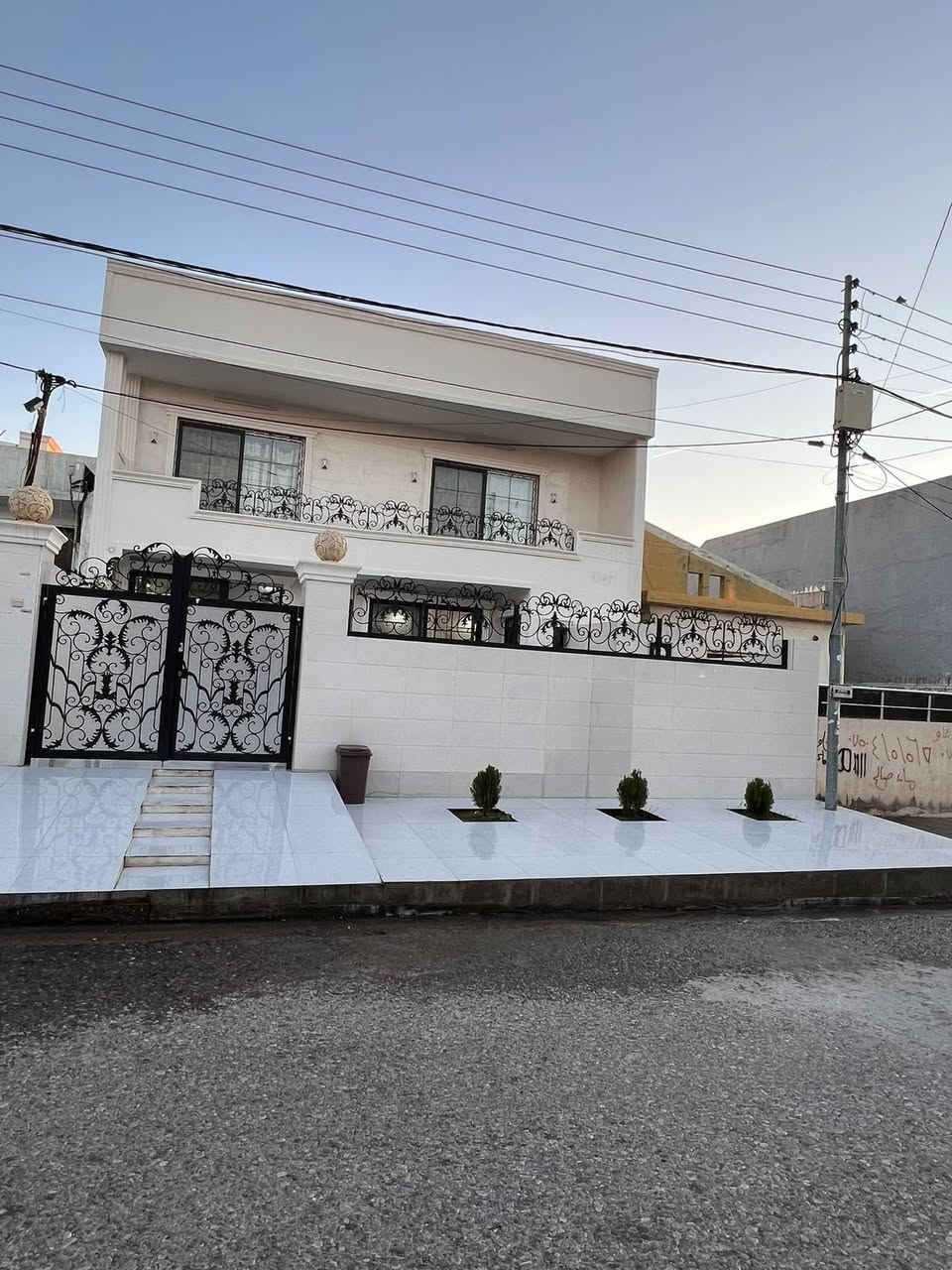 بيت للبيع في لاوان ستي
مساحە 200م  قرب الجامع 
في مجمع لاوان ستي 
5 نوم 
محدد ومجدد بالكامل 
للاستفسار 
*********** WhatsApp
