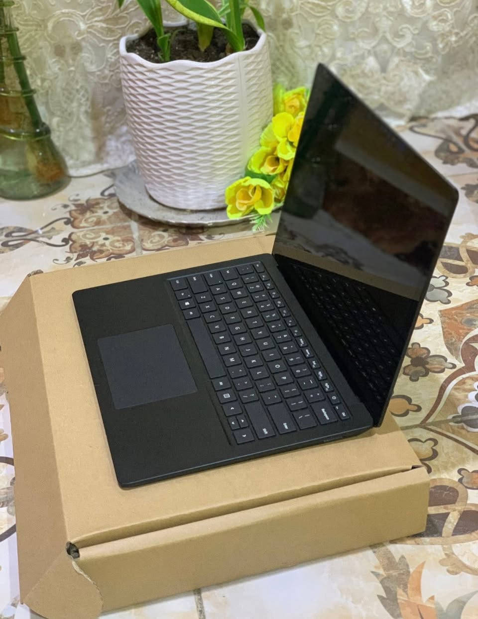 لابتوب سوبر سلم بشاشة ( 2k )ولمس ومعالج جيل حديث

مواصفات: 
لابتوب …. جيل 11  كور i5  الشاشة لمس سلس حجم 14 نوع البنل ips دقة الشاشة ( 2k )حقيقي وليس fhd الوان واضحه وحلوه كلش وباليوتيوب يكدر يشغلك ايضا 4k الهارد 512 من نوع  ssd m.2 nvme اسرع انواع الهاردات الرام 8 ddr4 تردد 4200 كلش سريع لابتوب كرت intel iris xe نوع واسم اللابتوب سيرفيس 4 نحيف وسوبر سلم شحن مغناطيسي مصنوع من المعدن والالمنيوم بالكامل كيبورد ضوئي باللون الابيض الشاشة تدعم القلم الكاميرا 720 واضحه جدا مفيده للمقابلات فتح بالوجه بصمه وجهه صوت يجي بتقنيه dolby atmos نقي وواضح لابتوب سلس جدا وسريع بالاستخدام زر التشغيل مايطول 3 ثواني ويفتح اللابتوب وايضا اللابتوب ملائم للهندسة والبرامج الاوفس والاوتوكاد والدراسة 

حالة اللابتوب : مشحون 100 مره فقط مستعمل قليل ولكن شبهة جديد ونظيف مع فحص شامل لحالة الجهاز مجانا

+ خدوش خفيف جدا بالظهر مالهن اي تاثير
السعر 575 الف  

مع تنصيب وندوز 11 برو اصلي مجاني  
ملحقاتها االشاحنة الاصلية والكارتون مكاني البصره ابو الخصيب***********

