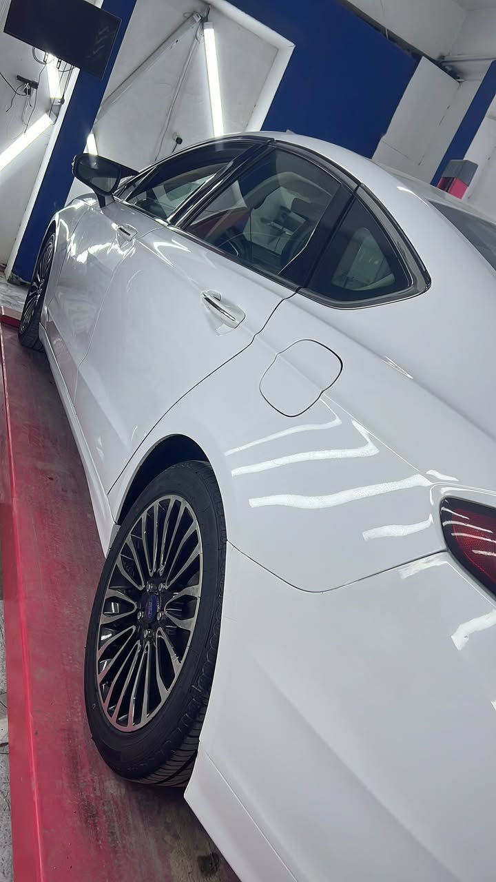 السلام عليكم فورد افيوجن فول مواصفات تي تاي نوم ماعده الفتحه مكفوله بيه بس بارد  قليل وسونار موجود العنوان الفلوجه *********** اشراي يتصل او واساب واني حاضر اسعر ١٣٠ وبيه مجال قليل جاهزه من كلشي محرك كير مكفولات
