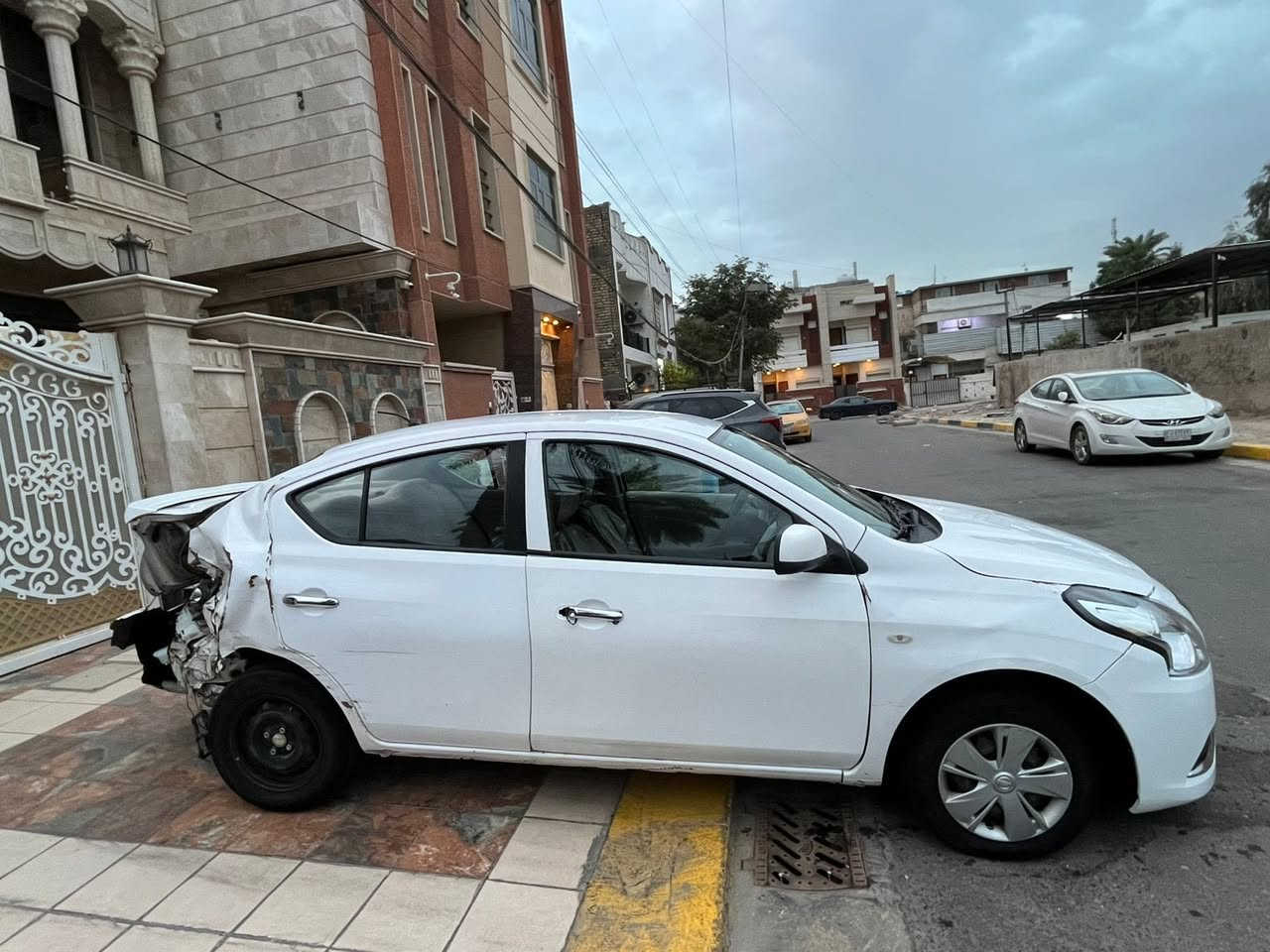 نيسان سني 2019 ابيعها على حادثها سابقاً بيها باب الامامي الايمن مبدل ايرباكات سليمة رقم كربلاء تحويل ثاني يوم السيارة شغالة وتمشي اعتذر عن المراوس مكاني بغداد شارع فلسطين للاستفسار 
***********
