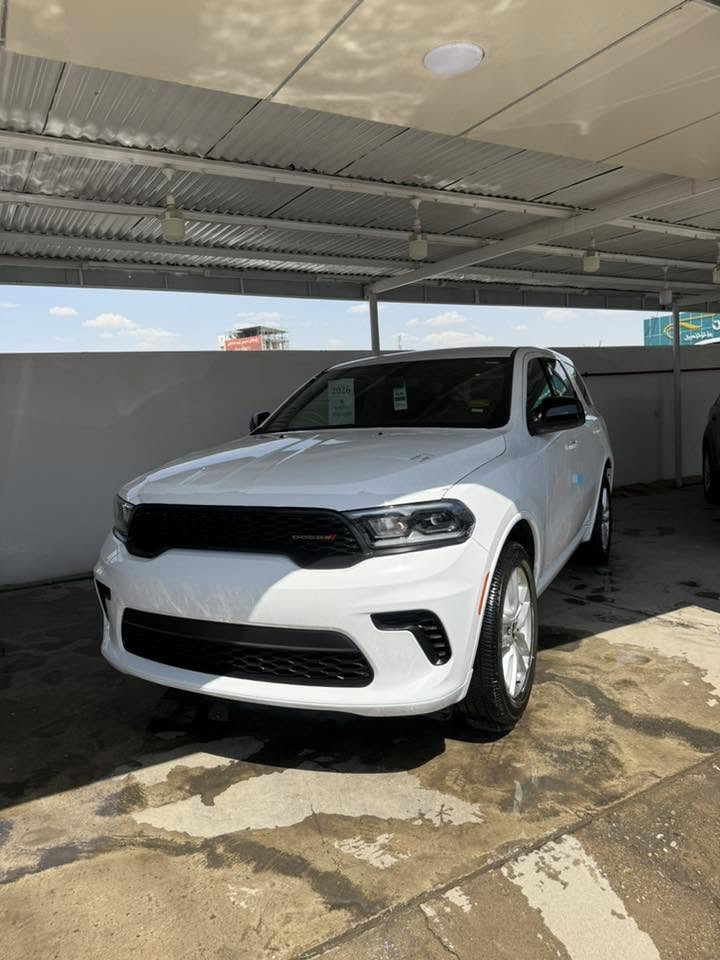 Dodge Durango 2026
الفئة: GT
الممشى: 9,000 كم فقط

المواصفات:

* بصمة تشغيل
* تشغيل عن بُعد (شغال)
* رادار أمامي
* رادار المسار (Lane Assist)
* رادار المرايا
* شاشة كبيرة
* فتحة سقف
* تبريد مركزي
* 3 صفوف مقاعد
* تبديل سرعات (Sport) من المقود
* والعديد من المواصفات الأخرى

ملاحظة:
السيارة فيها صبغ قطعة صغيرة في الجهة الخلفية فقط، بدون قص أو تبديل، وبدون فتح إيرباغ.

جميع أجزاء السيارة الأصلية (وكالة).
المحرك، الجير، والكهربائيات كلها بحالة ممتازة وعلى الشرط

📍 الموقع: السليمانية
📞 ***********
