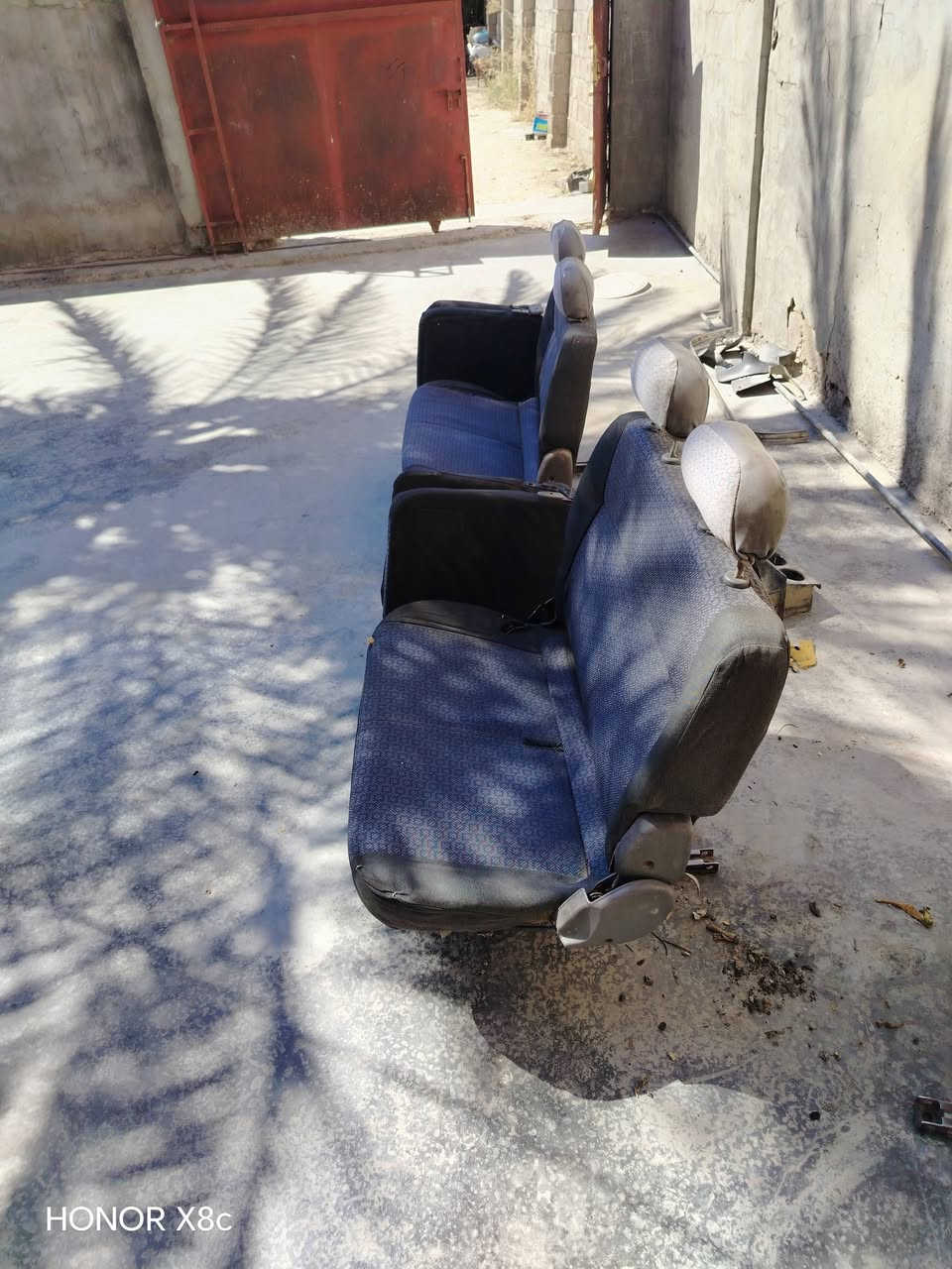 كشنات عدد ثنين قلابات للبيع ***********
