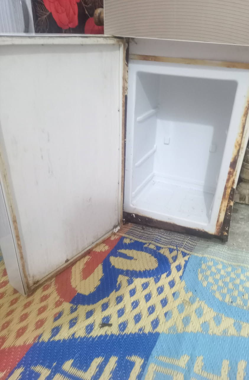 براد نضيف يشتغل حار مع بارد بس شويه زنجار بيه من جوه بسعر 20بس واكو توصيل


**إذا كنت صاحب هذا الإعلان وتريد حذفه لأي سبب، رجاءا أرسل رسالة إلى الدعم الفني**