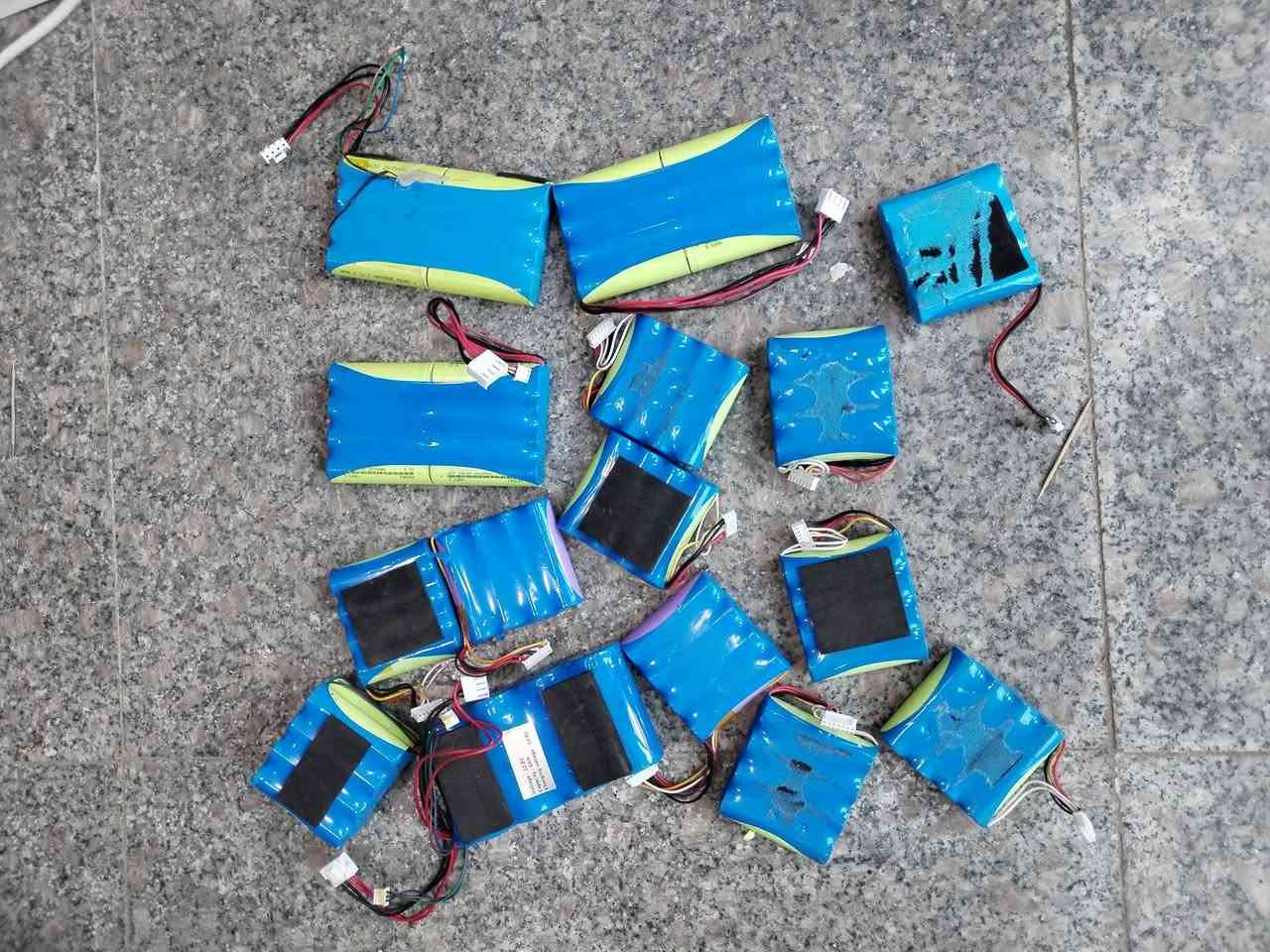 عندي هذني البطاريات مستعمله الي يفيدنا ينطيني سعر وبل عافيه عليك


**إذا كنت صاحب هذا الإعلان وتريد حذفه لأي سبب، رجاءا أرسل رسالة إلى الدعم الفني**