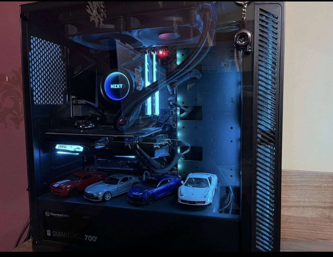 السلام عليكم pc للبيع
I7 9700k
Nzxt kraken x52 240mm aio
Msi z390 edge ac wifi
Ram 16gb g.skill 3200mhz
1tb ssd m.2 nvme gigabyte aorus + kingspec
Msi RTX 2060 super 8gb gaming x
Case deepcool materxx 55 3fan
Psu ThermalTake 700 watt

مبرد مائي حرارته تخبل ما تصعد عندك الحراره لا بالالعاب ولا بالشغل والكرت لحد هسه قوي ويشغلك اغلب الالعاب والحاسبه نضيفة معتني بيها كلش وبين فترة وفتر ابدل معجون المعالج وانضفها والمذربورد atx كامله بيها منافذ كلش هواي وكرت صوت قوي ينطيك صوت واضح بالسماعة والفانات addressable rgb يعني تكدر تغيرهم اي لون براحتك مو الوان محدده مثل باقي الكيسات والكرت والبورد هم بيهم rgb كلهم برنامج واحد 

شاشة 
Gigabyte m27q
2k
IPS
0.5ms
170hz
27 انج
الوانها تخبل وجديده الشاشه ما صارلي هواي من اشتريتها واستجابه وسرعه فوللل

وويا ماوس وكيبورد وسماعه وستاند مال سماعة وماوس باد چبيرة على كبر الميز وكل كراتين القطع موجوده

مكاني بصرة
***********
سعر 800 الف
