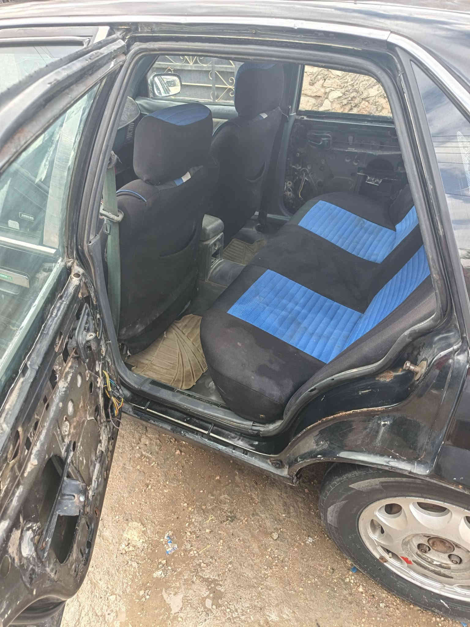 السلام عليكم
سياره برنس موديل ٩٣
رقم ألماني أبيض انبار
سنويه لحد ٢٨ سياره بيه نواقص بسيطه بطاين بوب خلفيه 
وتبخير شي بسيط جام كهربائي كله شغال كير أوتوماتيك نضيف سنتر لوك شغال كامل 
عنوان الرمادي ٥ كيلوا 
السعر ٢٨ وبيها مجال بسيط 
 
*********** أبو فاروق
