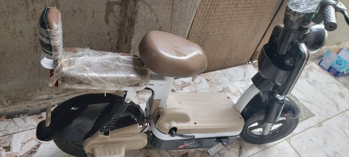 دراجه شحن للبيع 200 وبيه مجال اسويج و بصمه تايرات جدد   .   رقمي ***********  .  بغداد مدينة الصدر
