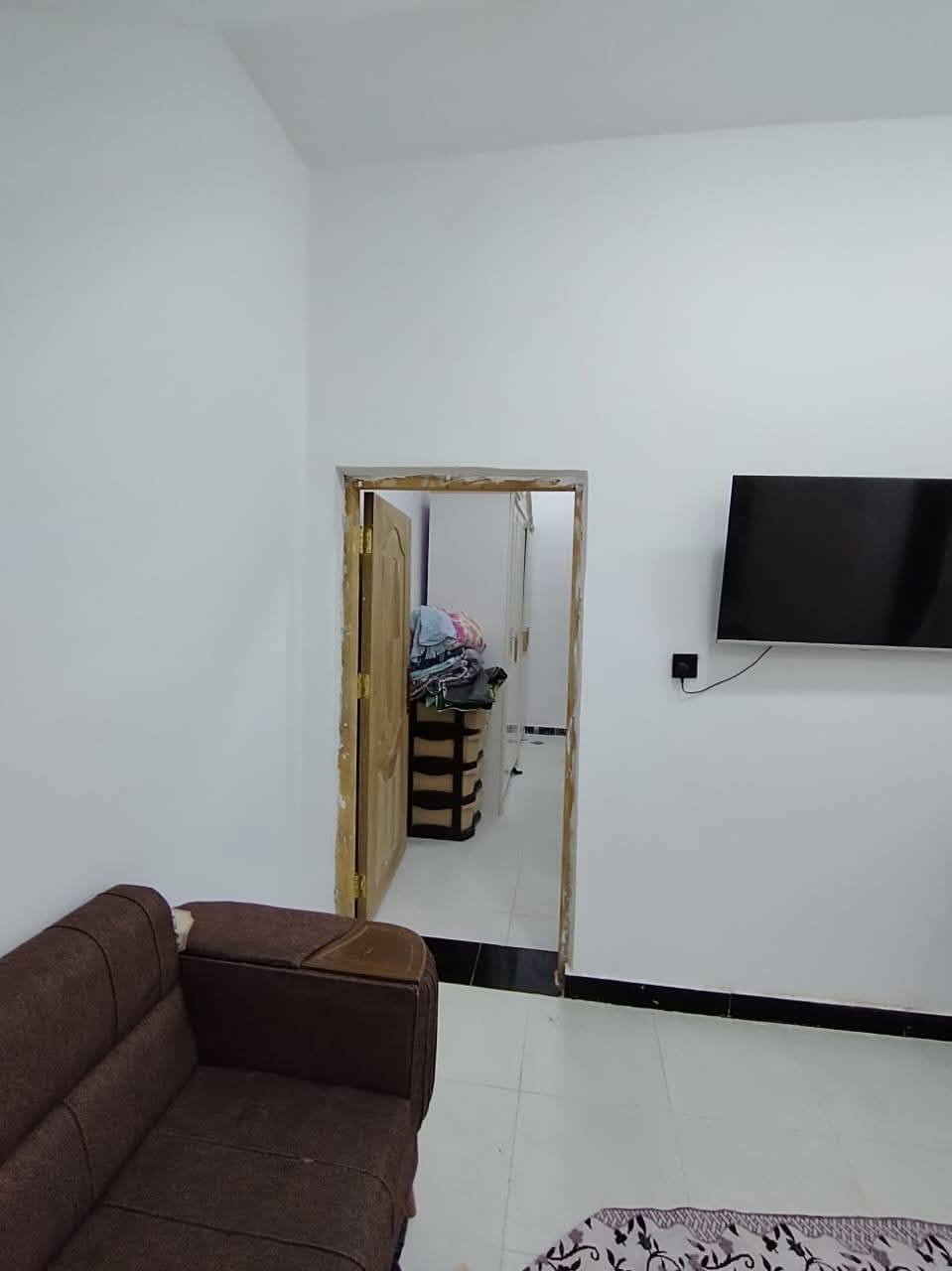 مشتمل للبيع حي حكيم شارع معارض بيت شريجي مساحه 100متر طابوك يتكون من غرفه نوم وصاله ومطبخ واستقبال مرقم من بلديه حديث جاهز للسكن *********** سعر 32
