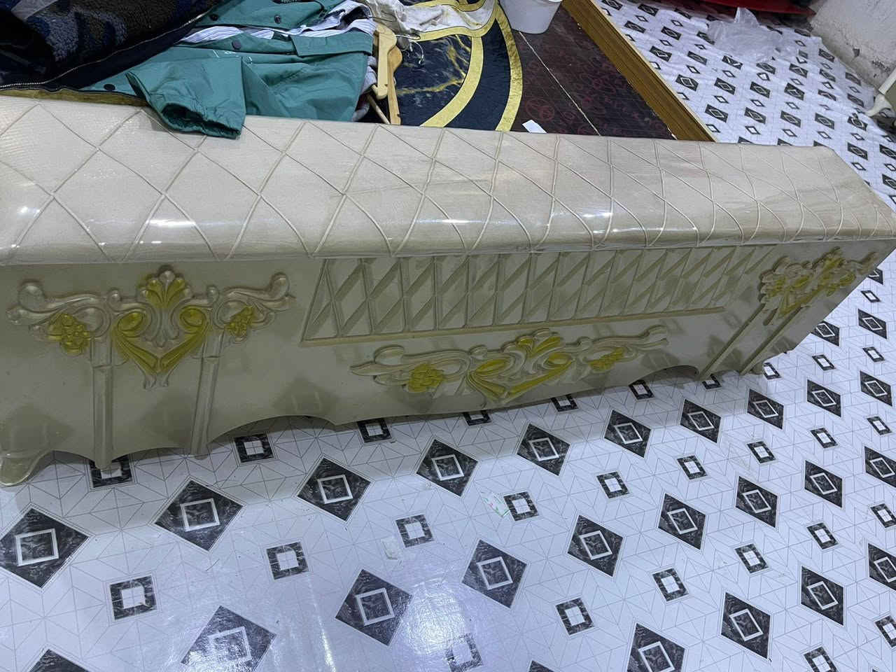 سلام عليكم شباب هايه غرفه البيع يريده يدك علاه هاذه رقم *********** هلن وسهلن بي
 اكو واساب يراسني ويدلل

