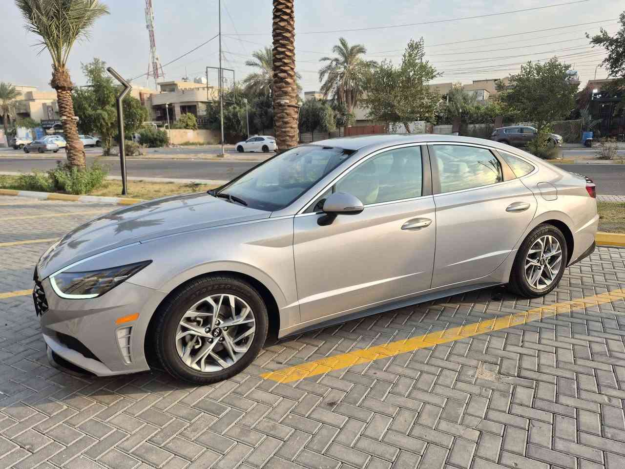 السلام عليكم
بيع فقط 
سوناتا 2023  
مواصفات SEL نص فول
مكينة 2500 
ماشية 72 الف ميل 
لايت 4 عدسات
بصمة وتشغيل عن بعد 
كشن كهرباء وكشن تدفئة 
رادار امامي وجانبي 
تحديد مسار قيادة ذاتية 
جنطة ذكية 
تبريد تحكم منفصل 
 تبديل بابين نفس اللون تفصيخ اصلي وجاملغ سكن كلير 
السعر 172 وبيها مجال بسيط
سنوية بأسمي تريد تحويل او وكالة 
مكاني بغداد حي الجهاد 
***********
***********
