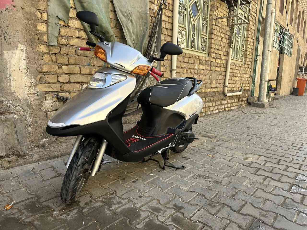 السلام عليكم سبيسي ياباني للبيع دراجه نظيفه كلش كلشي شغال بيهه مفتوحه مره وحده ناعمه خرسه المكينه كلشي ما تصرف عليهه ***********
