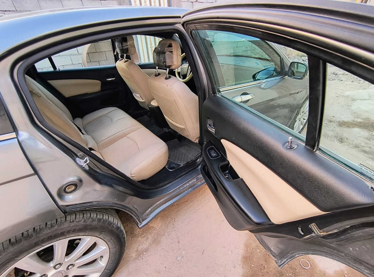 كرايسلر c200 2013  سته سلندر  سياره جاهزه ونضيفه مكينه وكير كفاله حداديه جديده  رقم بصره دولي بسمي  رايد مراوس فلاونزا  كاز كير عادي 2013  ونتفق ع فرق  مكانها البصره 
***********
