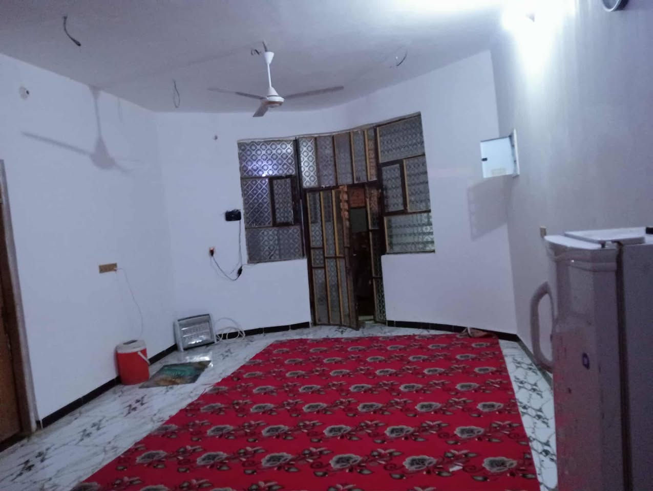 مكلفه بالنشر ..
بيت للبيع بحي الصادق
مساحته 300
البيت بتلو صب وسقف صب والبناء بلوك ومساحه 300 ركن على شارعين ماي ومجاري وكهرباء ومولده تبعد عنه 80متر
 سعر 80 مليون وبيه مجال للتفاوض ..
وهذا رقم صاحب البيت واتصل عليه
***********
