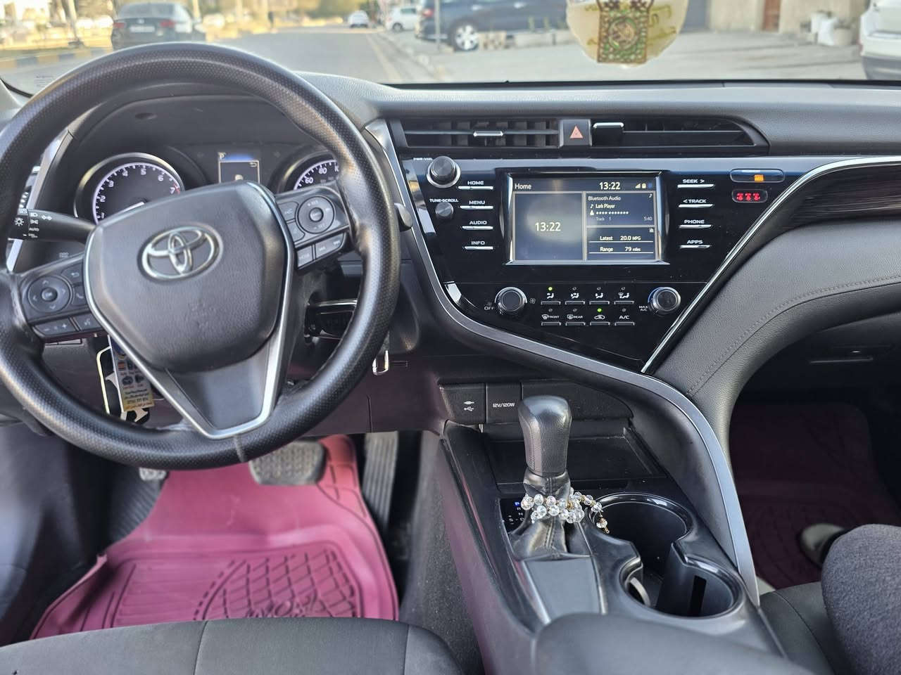 السلام عليكم كامري موديل ٢٠١٨ LE
ماشيه ١١٠ حادثه جاملغ ايمن وبدنه بدون دواخل بدون شواصي 

ولا ايرباك  طاك سياره خير من الله واحلى من صور مكاني بغداد
رقم سليمانيه بسمي 

***********
