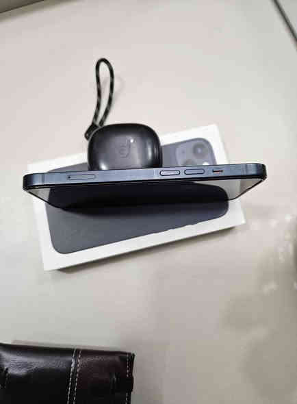 ايفون 13  عادي ذاكرة 128
بطارية ٧٩
جهاز ممفتوح ويا كارتونة مالتة
مكاني بغداد الحرية 
***********
سعر 350 الف
