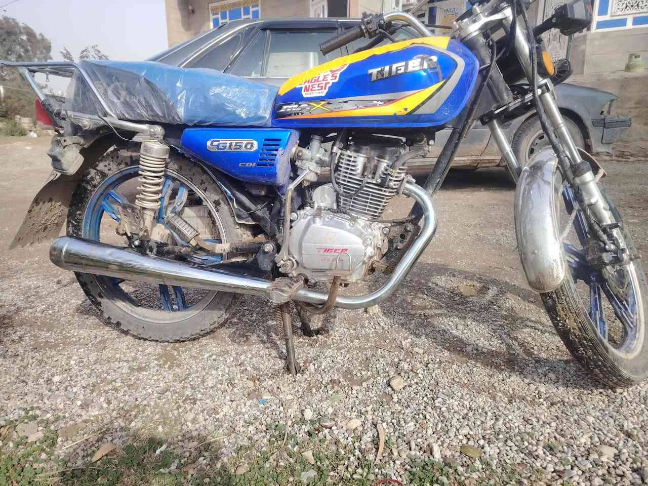 السلام عليكم دراجه للبيع موديل 21 سيفان مامفتوح السعر 450 وبيها مجال مكاني صلاح الدين بيجي *********** بي واتساب
