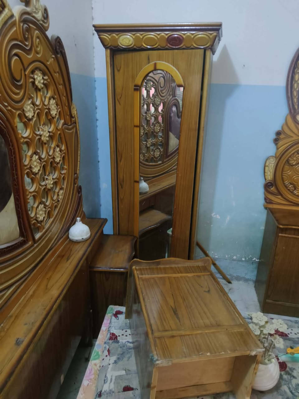 غرفة كاملة للبيع قيم بل يرضى بي لله وبل عافية 
رقم ***********
