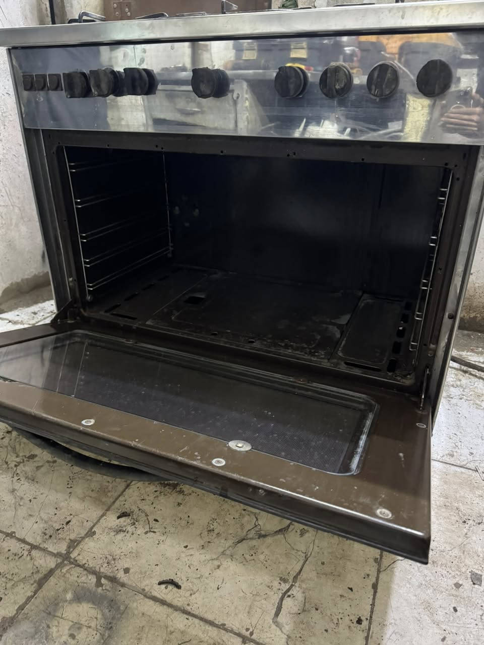 ‏سلام عليكم طباخ إيطالي فرن فوك وجوه خمسة عيون كله شغال على الفحص سعر 125 إلك بي ضمان سنة عن الصيانة العنوان الناصرية مركز سومر هذا رقم التواصل واتساب ***********￼
