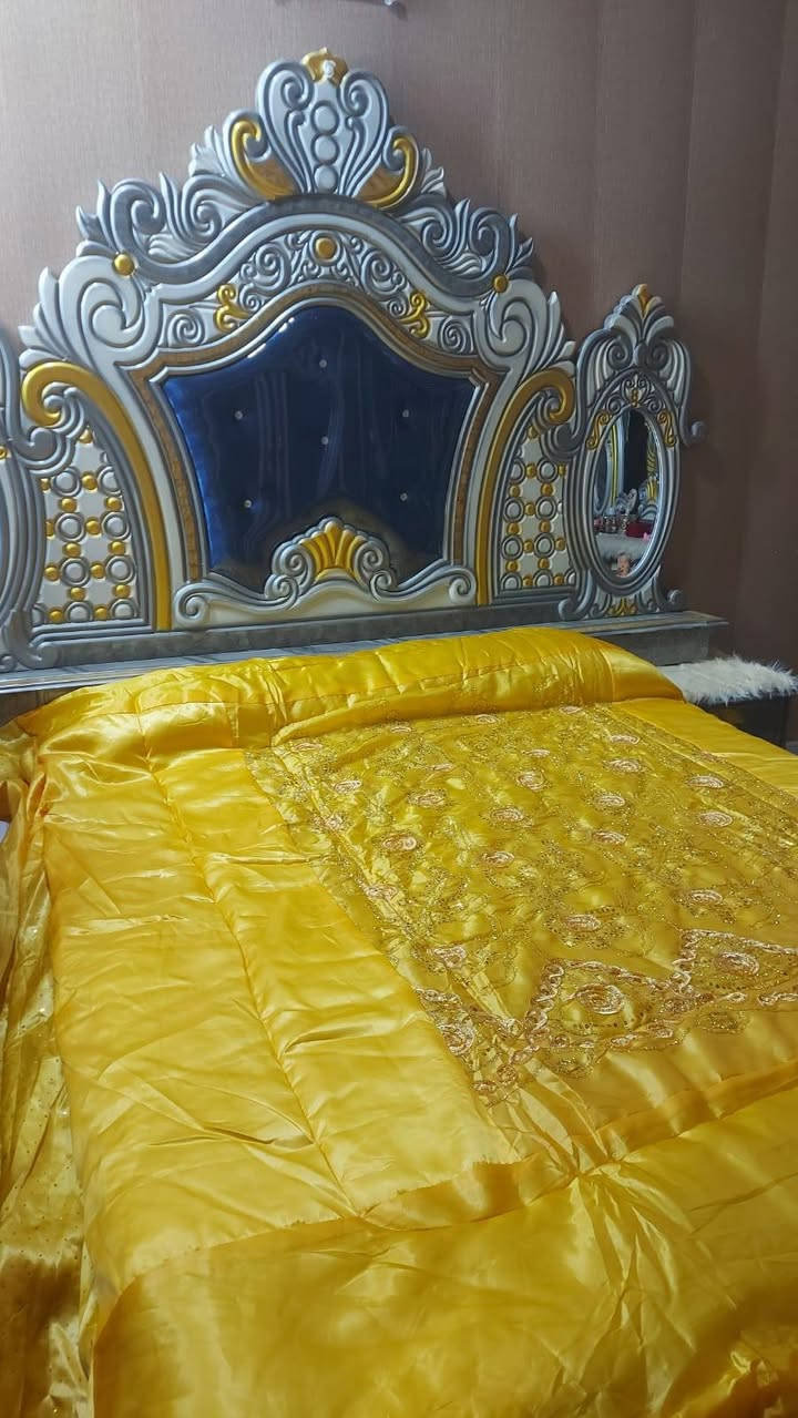 عندي غرفة للبيع التواصل مع الرقم ***********
