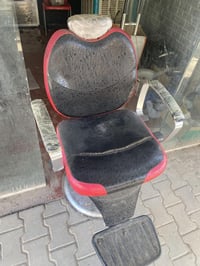 كرسي • ميز • مرايه