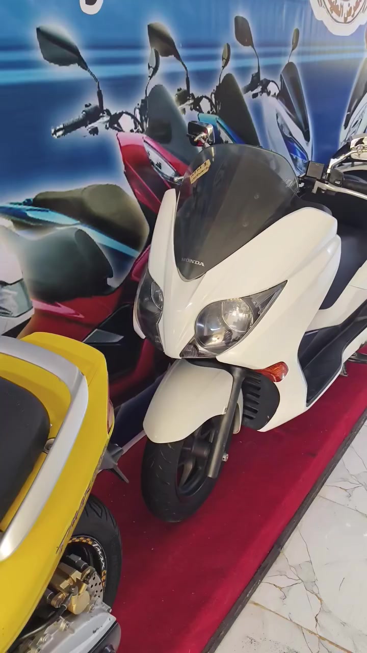 سلام عليكم
فورزا  S7 (( 0/10 )) 
 كفاله عامة (( شرط ضمان برغي مفتوح ترجع )) 
دراجة بحالة الوكالة 
 7 نمر 
ماشي 53 ألف 
عده + كتلوك+ بصمة سويج طواره
ملاحضة:- دراجة ترايش بيها صبغ كد شبر فقط 
سعر جوه البلاش
((15 $ )) 
***********
