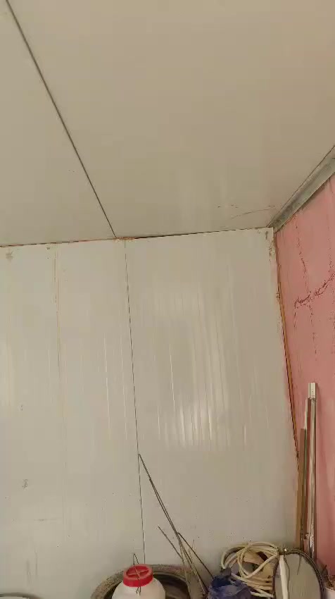 غرفة سندويج للبيع مساحتها واسعة
رايدها بمليون و200 الف وبيها مجال 
للاتصال ***********
