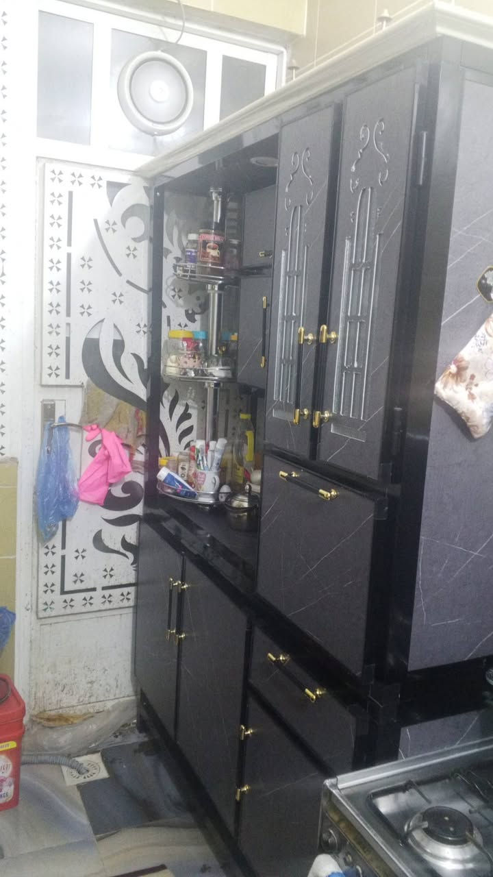 كاونتر جديد اربع قطع مع الملحق صارله شهر سعره ٥٠٠ قفل العنوان بغداد الغزاليه ***********
