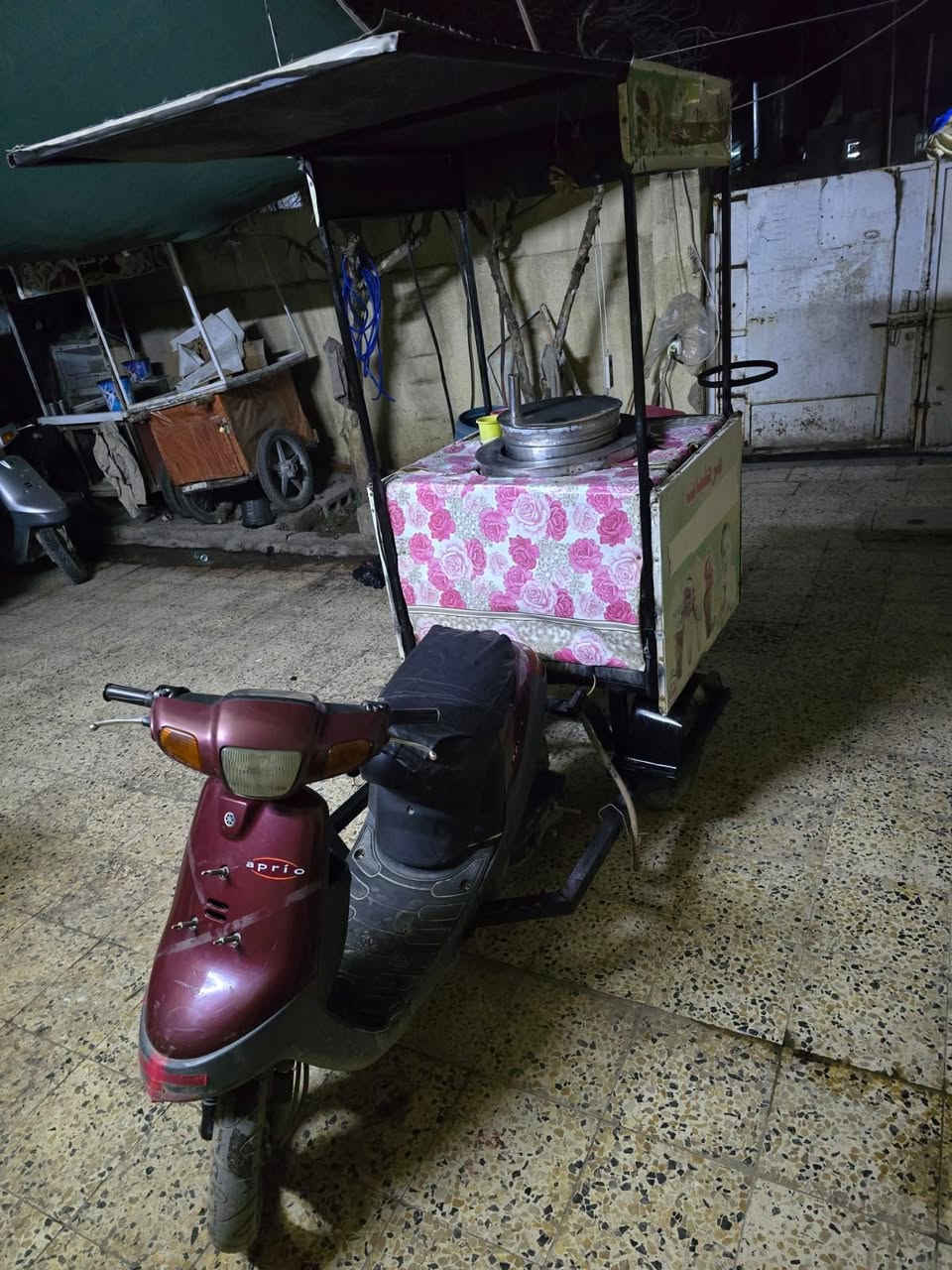 مشروع رزق جاهز للبيع - مطور مرطبات (نظافة وشغل درجة أولى) 
​يا الله رزق الحلال.. للبيع مطور موطة (مرطبات) متعوب عليه ومجهز بالكامل، مو محتاج برغي واحد، تشغل وتتوكل على الله.
​✅ المواصفات:
​النظافة: المطور بحالة ممتازة، نظيف ومرتب جداً (شغل مرتب ومتعوب عليه).
​الشغل: شرط الفحص، محرك صافي وعربة كاملة وجاهزة للعمل فوراً.
​الترتيب: الدراجة والعربة شكلها يجذب الزبون، شغل مال كسبة ومعدلة.
​💰 السعر: (800 ألف).
 العنوان: الموصل - الجانب الأيسر - حي الانتصار - شارع 60.
📞 للتواصل والاستفسار: ***********
​ملاحظة للشراي: المطور "شرط الشغال" وجاهز للطلعة، ماله داعي تصرف عليه قرش واحد.
