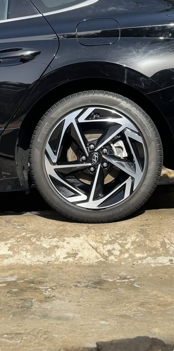 سلام عليكم
للبيع ويلات سوناتا 2025
حجم 18ويلات جدد لاعوج ولاتصليح 
السعر 400$

0783 370 0793
