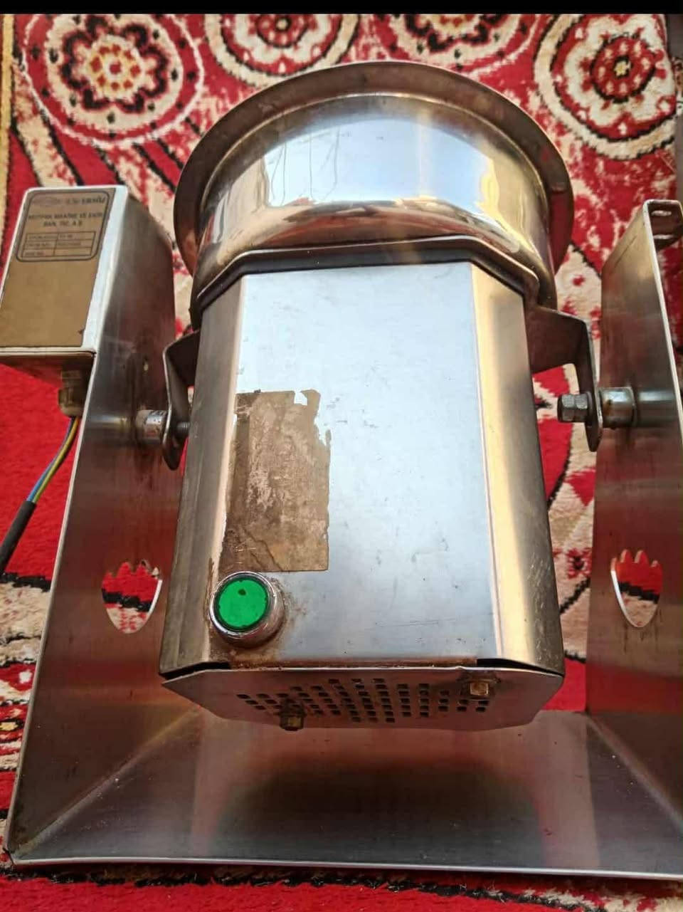 السلام عليكم
مطحنه كهربائية متنقلة
 باله تركية الصنع شركة ايرسوز العالمية 
الحوض يتسع لكيلو ونصف من الذرة او التمن وغيرها... 
السعر ٨٠ وبيها مجال


**إذا كنت صاحب هذا الإعلان وتريد حذفه لأي سبب، رجاءا أرسل رسالة إلى الدعم الفني**