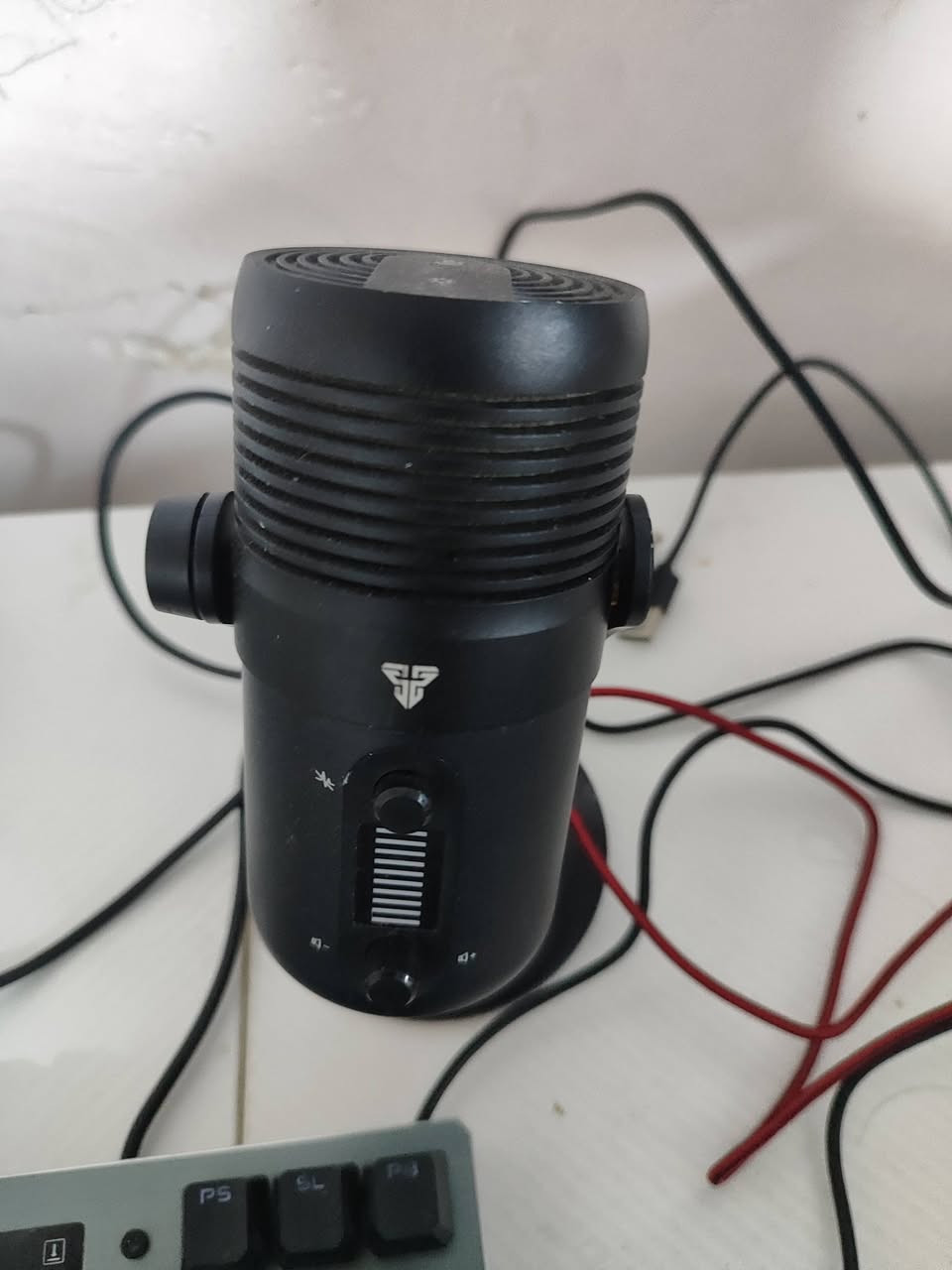 كرسي وميز نضيفات السعر 175 تفاصيل الميز
الارتفاع 73 
العرض 60 
الطول 140 
كامرات عدد 2 وحده 2k وحده hd ثنينهن 40 الف
ماوست وكيبورد واحد عربي كيمنك واحد كيمنك بس مو عربي كلهن 75 الف
عاكسه ماركه مكزمه 50 الف
ماوس وكيبورد ودركه مال ببجي موبايل يصيرن ع ايباد وع تلفون ثنينهن ب 25 الف + الي ياخذ الماوس والكيبورد ماوس باد اله هديه 
نشره ضوئيه كلش حلوه تصير ب ارض وتصير ع حايط تتفاعل ويا الموسيقى 20 الف توصيل موجود لكل المحافظات التوصيل عليك للعلم الغراض كلهن كسر جوه السوك بهواي وكلهن استعمال قليل *********** وتساب وحايكم الله
