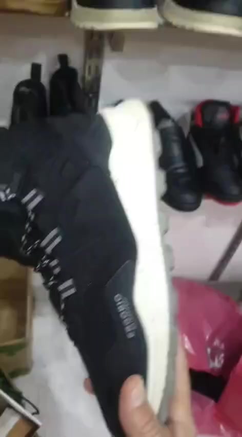 السلام عليكم احذيه باله أوربي نضيفه جدا ماركات توصيل لجميع محافظات العراق للتواصل واتس ***********
