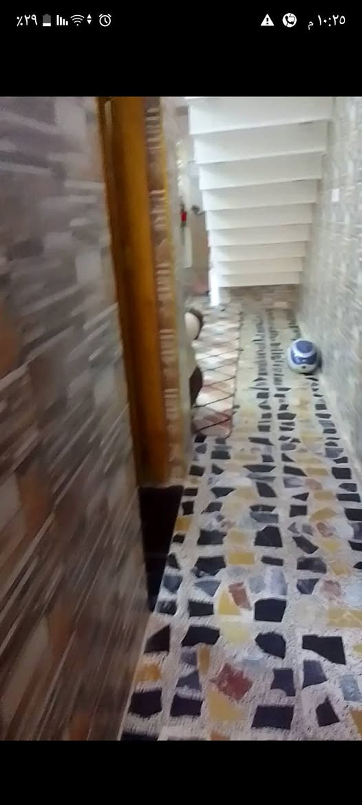 سلام عليكم بيت 100متر للبيع بناء حديث درجة اولى طابقين كامل من كل النواحي ابو رمانه  الطرق اي استفسار ***********
