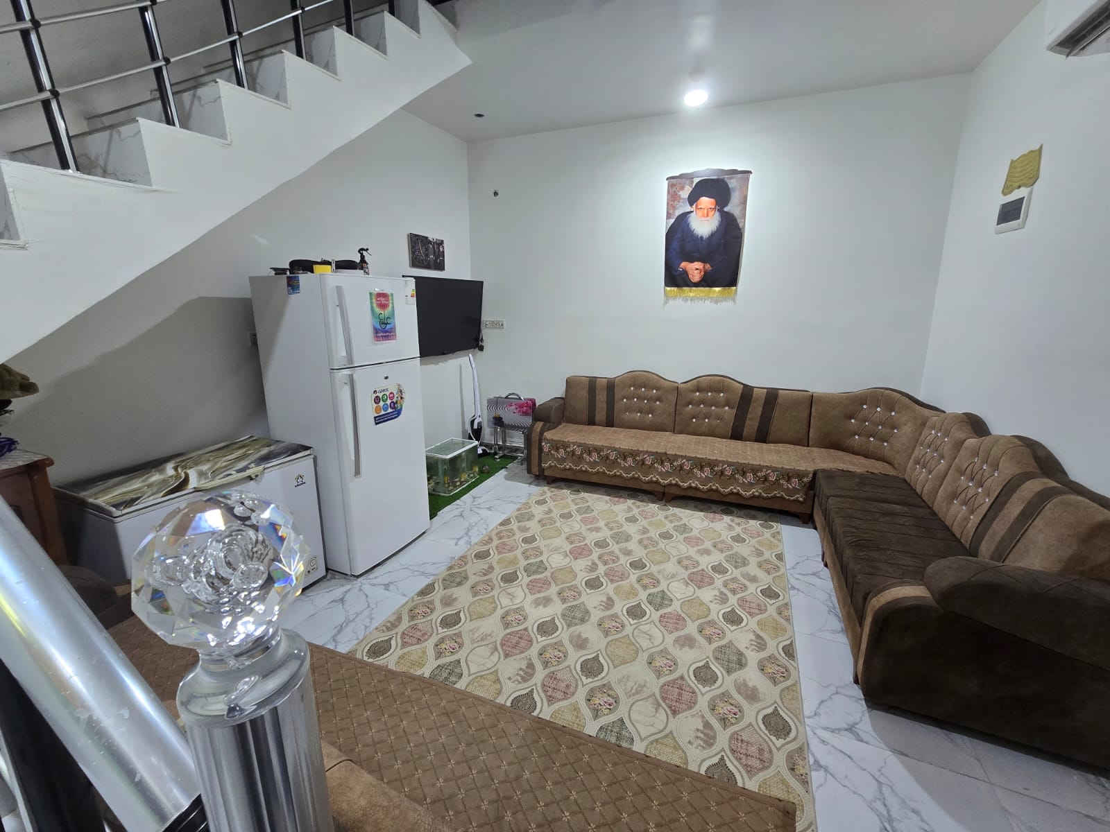 عيني بيت للبيع مساحه 105طابق واحد طارمه +حمام خارجي +استقبال +مطبخ+صاله+منور حمام+غرفه نوم  البيت بناء 2020 موقع البيت ناصريه شارع السفينه  شارع قبل المكصب  عرض الشارع 12 متر سعر البيت 125💰 وقابل للتفاوض ***********☎️***********☎️
