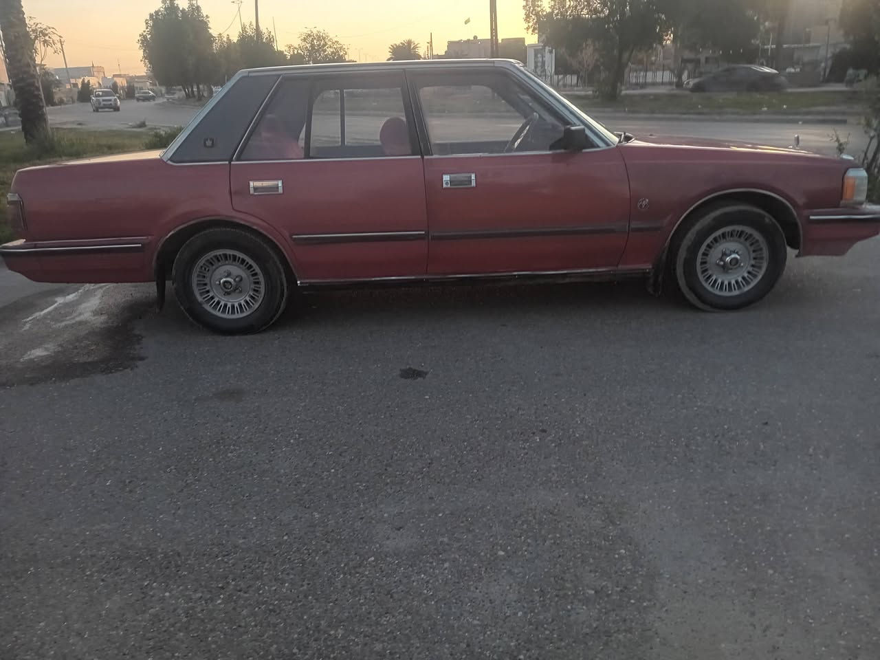 سوبر موديل 1984 للبيع سياره جاهزه محرك وكير جيد جدا صدر جديد كهربائيات كلها شغاله بهيه جاملغ خلفي صبغ السعر 43 مكاني بغداد الدورة هاتف ***********
