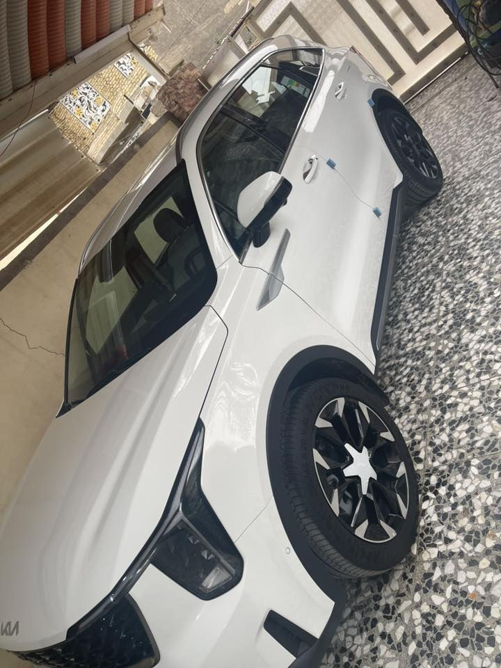 السلام عليكم
كيا سورنتوا موديل 2025 (6) سلندر خليجي
السيارة ضمان شركة كيا الدولية تبديل دهن مجاني السيارة حاليا ماشية 3860km زيروا على وضع الشركة .
ملاحظة : السيارة رقم كربلاء ذوي شهداء باقي سنة و8 اشهر يلا تتحول وكالة مباشرة مع المالك .السعر 320$وبيها مجال 
المواصفات
1- كامرات عدد 4 مع رؤية 360 درجة 
2-حساسات امامي + خلفي + جانبي + كراسي كهرباء 
3-نظام تشغيل عن بعد + تقدم للامام ورجوع للخلف بالريمونت
4-تبريد 3 قطع + تحذير خلفي مع الوقوف + قمارة حديد 
5-ناقل حركة 8 سرعات + ويل كب حجم 20 (كروم )
جام كهربائي نظام أمان + زجاج ملون + اضاءة ذاتية التشغيل 
6-الدواخل مطعمة بالأسود اللامع والألمنيوم + داتا شو 
وباقي المواصفات المعروفة مال السورنتوا .
7- الكشنات مغلفة جلد اصلي وايضاً الأرضية مفروشة جلد .
# مكان السيارة كربلاء المقدسة (***********)
