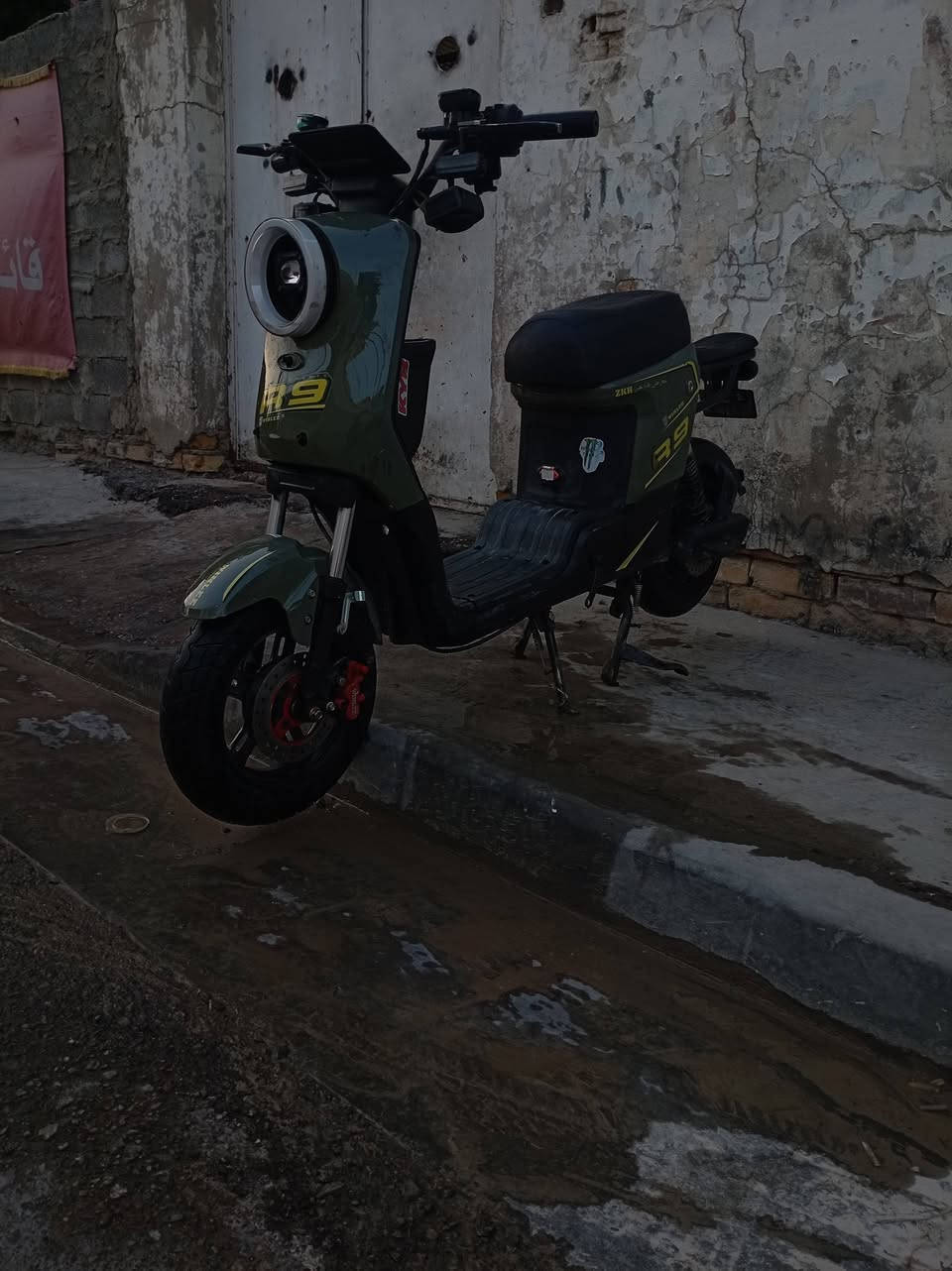 سلام عليكم دراجه البيع بطاريات كبار فول مواصفات بيها اشاير كلشي شغال بيها وسله ولمرايات موجودات سعرها 425وبيها مجال عنواني بغداد الجديده رقم الهاتف ***********والشراي يراسل
