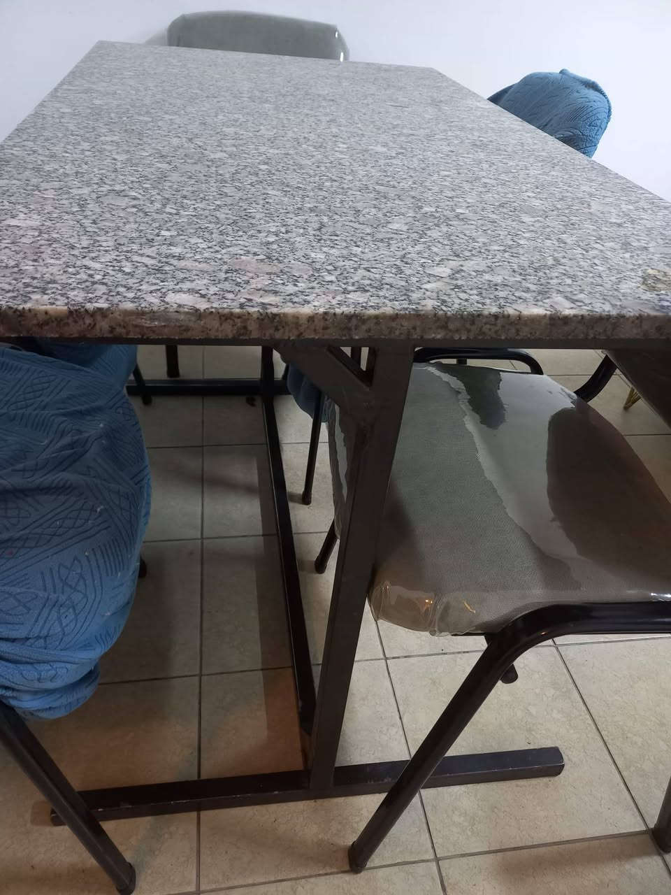 ميز مرمر اصلي توصا الكراسي مريحات ناقص بيهم بس دوشمه او  تغيير قماش السعر 150


**إذا كنت صاحب هذا الإعلان وتريد حذفه لأي سبب، رجاءا أرسل رسالة إلى الدعم الفني**