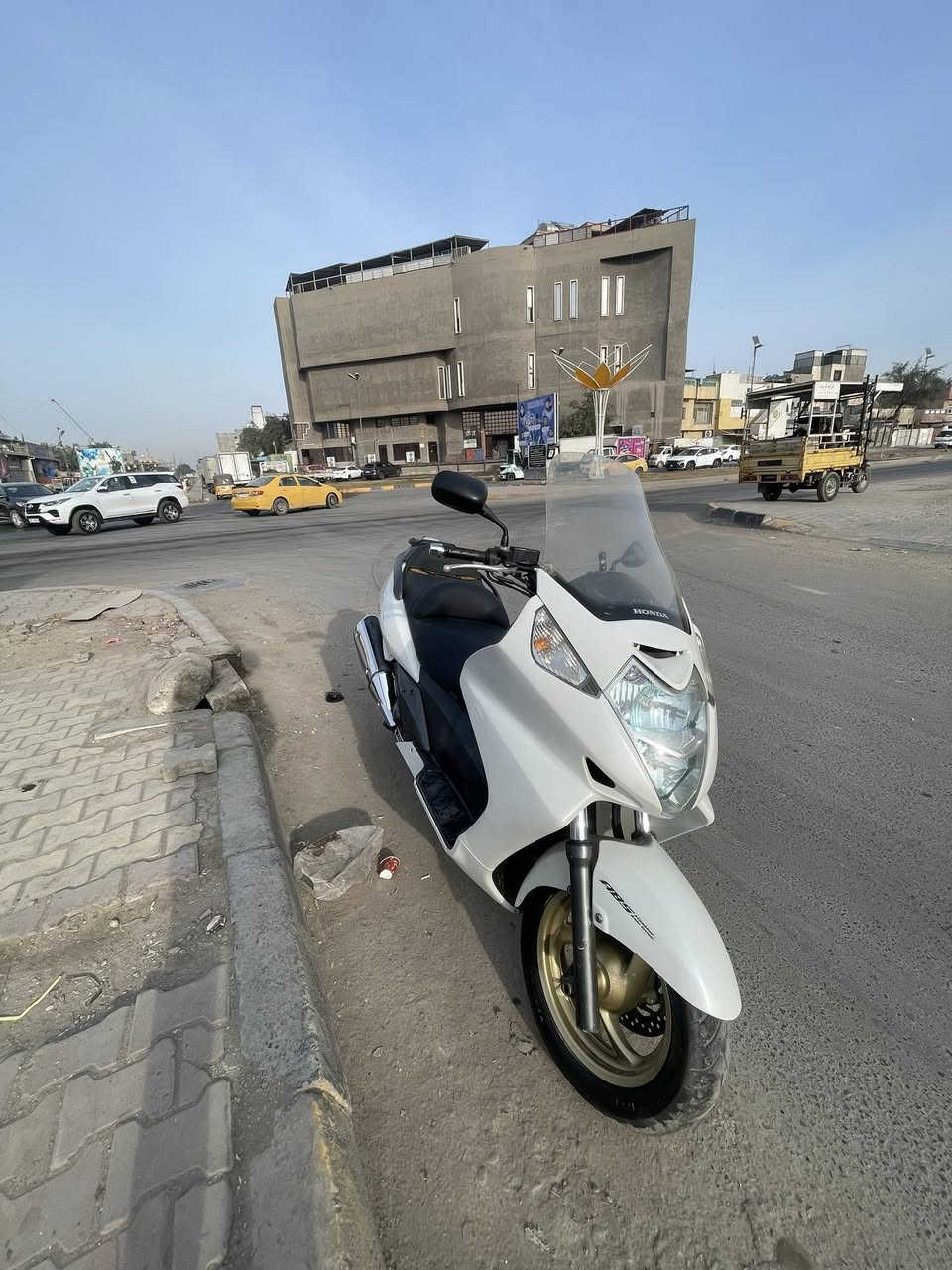 السلام عليكم 
دراجه سلفر ونج ٦٠٠
مكفوله كفاله 
***********
