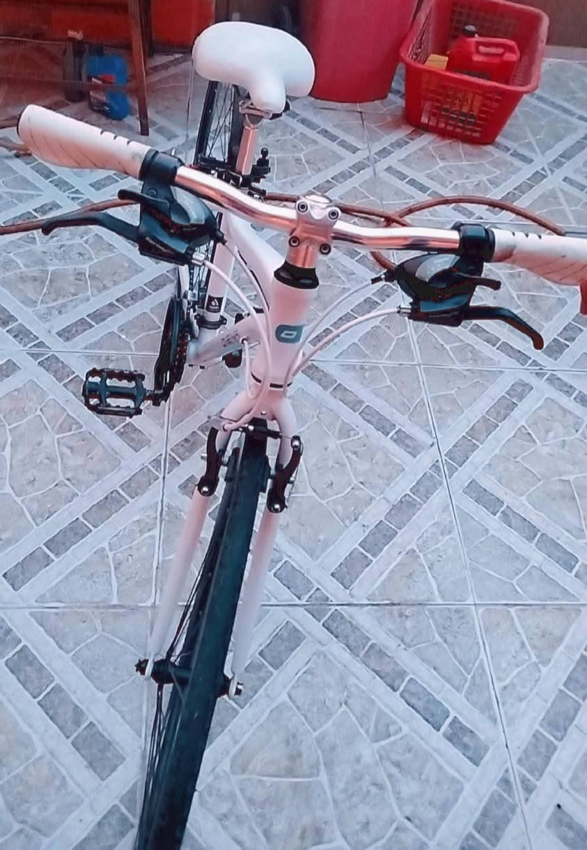 بايسكل C700 للبيع
ماركة DIENA فافون خفيف حيل 

وزن 10 كيلو 

كيرين 3 نمر و 8 نمر 
لون ابيض 
بريكات شغالة فول 
السعر 160 وبي مجال 
الموقع الجاني الايسر حي الصديق


**إذا كنت صاحب هذا الإعلان وتريد حذفه لأي سبب، رجاءا أرسل رسالة إلى الدعم الفني**