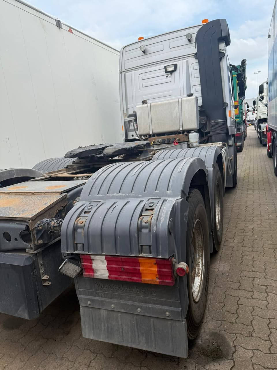 (( الله خير الرازقين )) 🍒   مباع   🍒

السلام عليكم .... اللهم صَلِ على محمد وال محمد.💐
.. اكتروس سكس راس …. 6x4 …. حجم 3355 …. موديل 2009 …. 8 سلندر …. مجموعة سبرنك …. وارد ألمانيا …. 🇩🇪 …. 
🌷معرض (( يوسف شاحنات أوروبا )) .... العراق …. بغداد ...جرف النداف قرب الشركة العامة للسيارات 🌷...للأستفسار الاتصال او الواتس اب .... بالأرقام 🔸(( 009647827373586 ))    
         يوسف _ العراق
               (( 00491631797848 ))🔹
                 ابو يوسف _ ألمانيا
.... نرجو الأنتباه .... أوقات الأتصال من .... الساعة 9 صباحآ حتى 10 مساءآ ….
