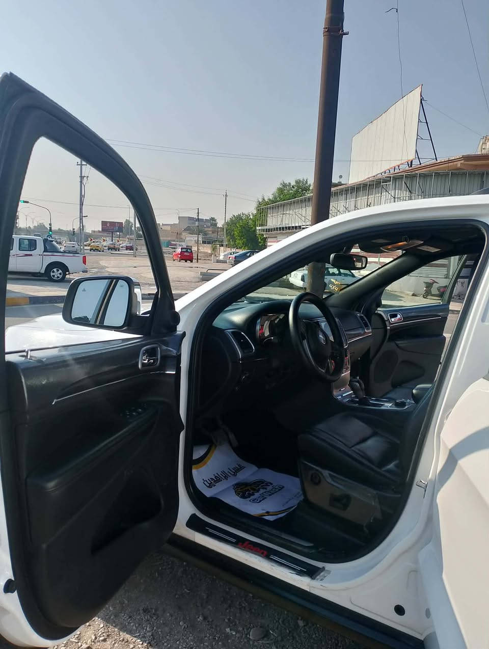 جيب كراند شيروكي ترايل هوك :2019
- المحرك: 6 سلندر، 3600

المواصفات:
- شاشة كبيرة
- كاميرا خلفية دوارة
- تبريد مزدوج
- مقاعد كهربائية مع تدفئة وتبريد
- تدفئة الستيرن والمرايا
- إشارات بالمرايا
- نظام مراقبة النقاط العمياء
- رادار خلفي
- نظام إيقاف تلقائي
- وضعيات قيادة متعددة
- صندوق كهربائي
السيارة كاملة المواصفات
تفاصيل اكثر يرجى تواصل ع خاص رجآء


**إذا كنت صاحب هذا الإعلان وتريد حذفه لأي سبب، رجاءا أرسل رسالة إلى الدعم الفني**