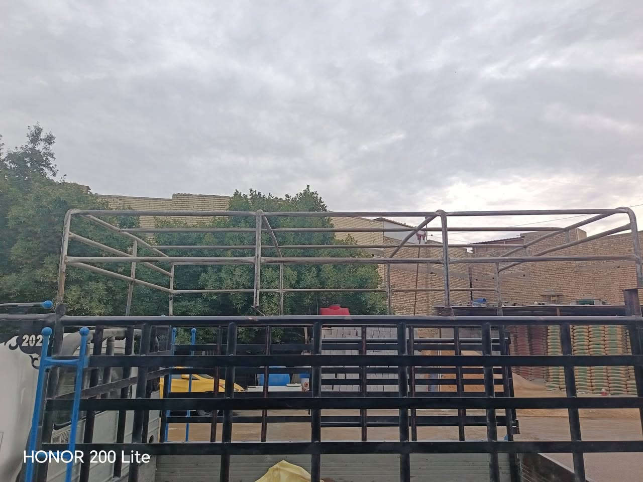 السلام عليكم اعيد النشر بسبب الوعود الكاذبه قفص مال محجر كيا 2700 مكان بغداد بيع مستعجل ***********
